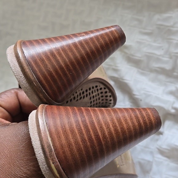 Vince Camuto DEVINA Tan Mules with Chunky Wooden Heel Size 7.5 Summer Shoes - Picture 6 of 10